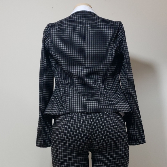 Suit - Picture 3 of 9